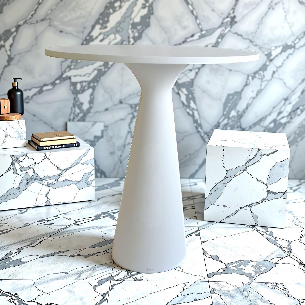 Table front in grey room